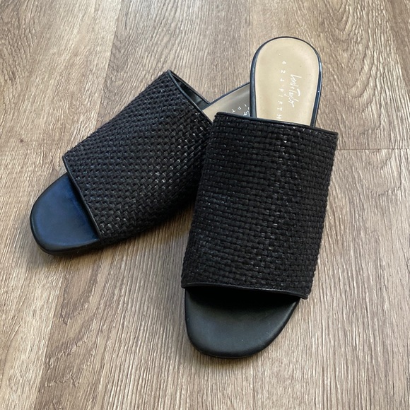 Lord and Taylor 424 Fifth weaved open toe slip on sandals / slippers. - Picture 1 of 6